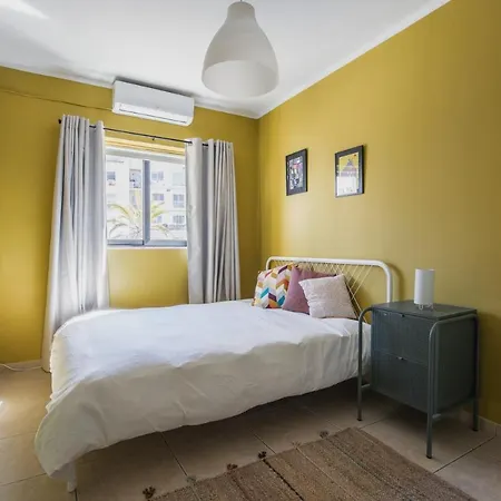Stylish 3 Bedroom - St. Julians - 5 Mins From Balluta Bay Apartment *