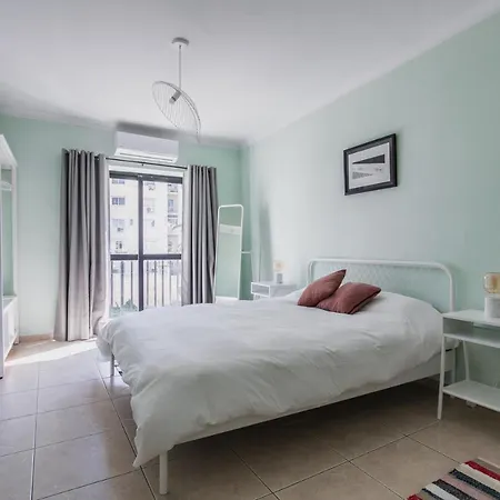 Stylish 3 Bedroom - St. Julians - 5 Mins From Balluta Bay 아파트 *